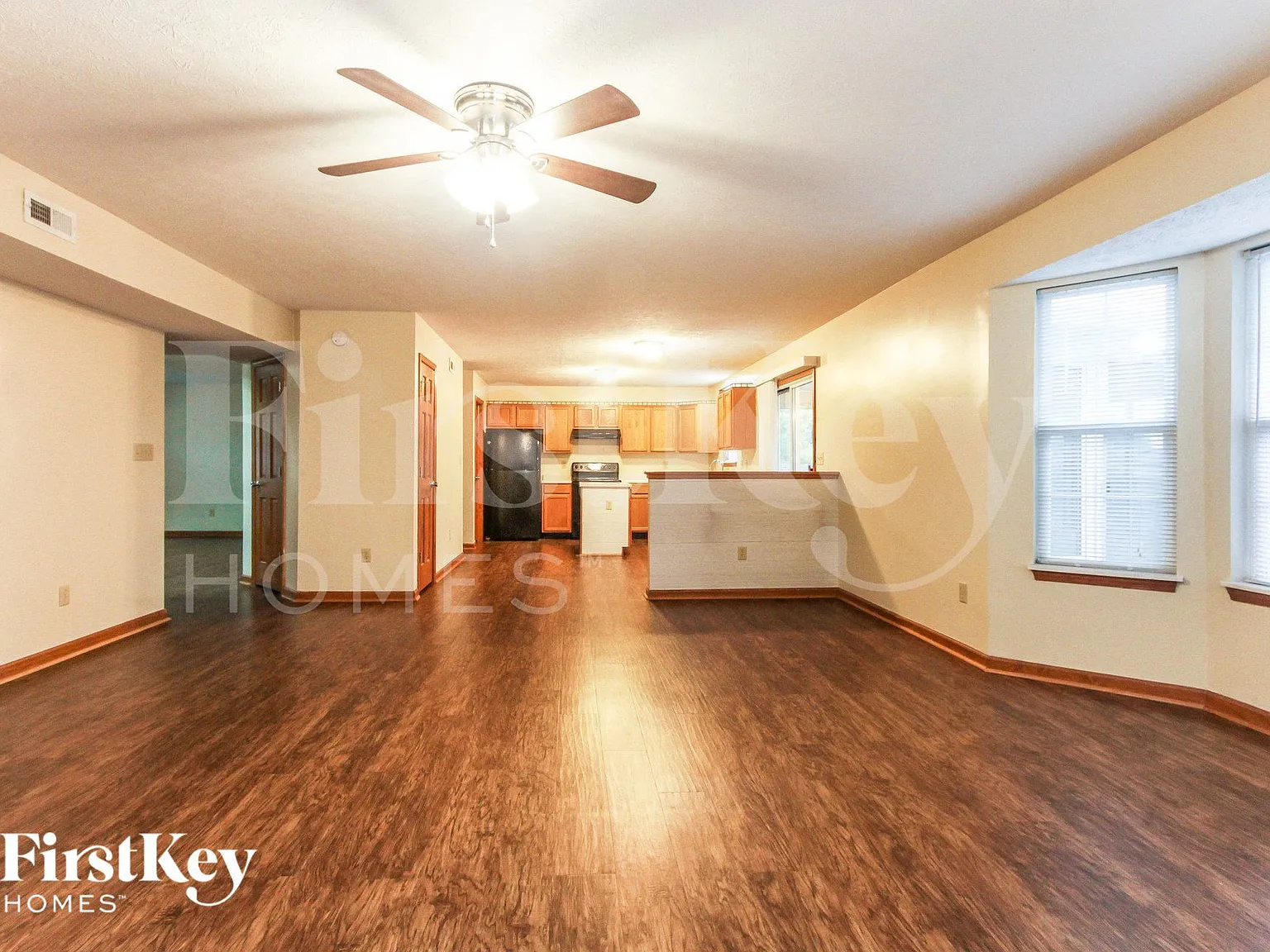 3 bed, 2.5 bath, 2048 sqft, $2,195 — Photo 3