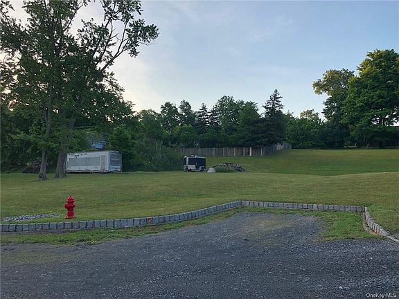 3rd image of 4 Loretta Ln