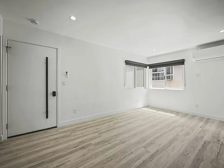 111 N Normandie Ave #14 — Photo 7