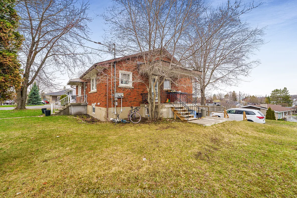 Building Photo - 1652 Chene St