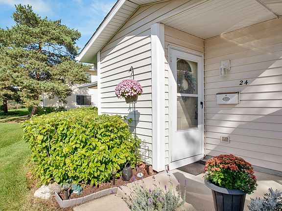 3rd image of 24 N Waterford Dr #24