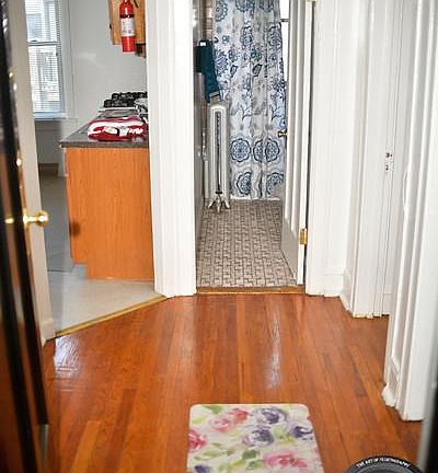 SPACIOUS ENTRANCE HALLWAY