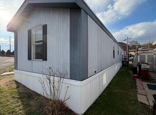 3 Hilltop Ave, Akron, PA 17501