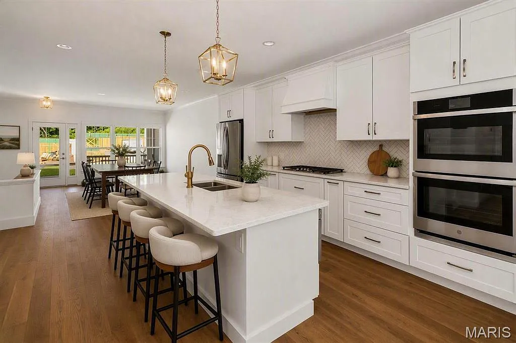 3 bed, 2.0 bath, 2072 sqft, $4,970 — Photo 3