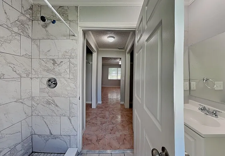 1906 W 16th St — Photo 15