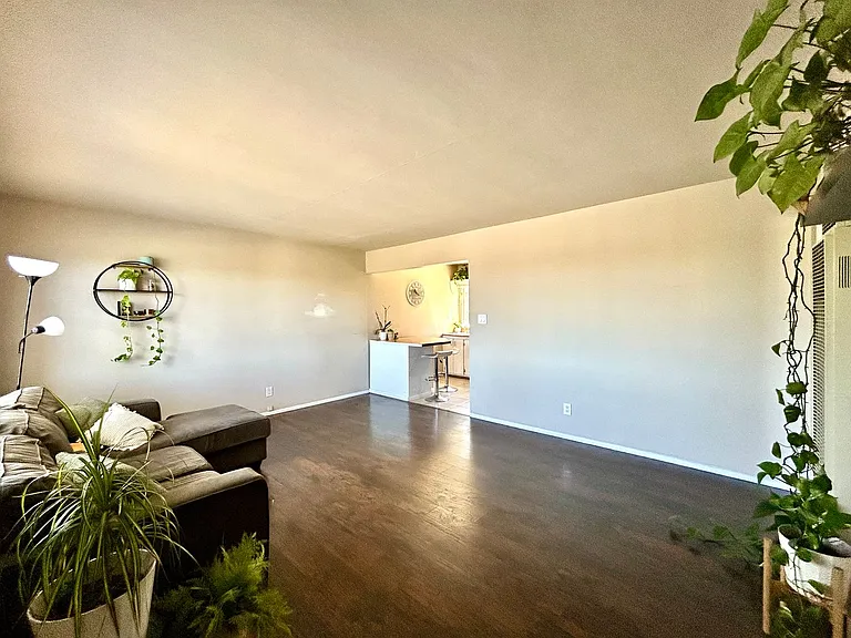 5440 McGann Dr — Photo 2