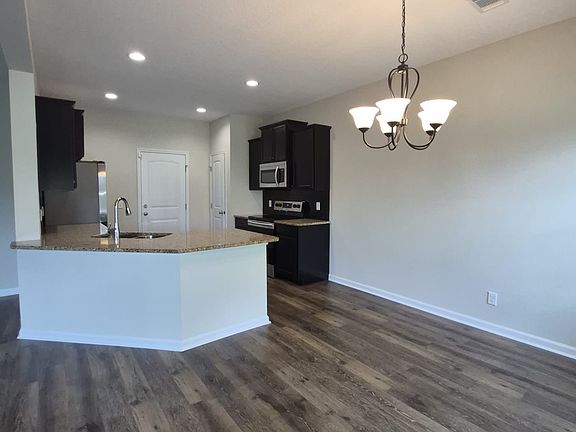 5th image of 33 Trask Cir