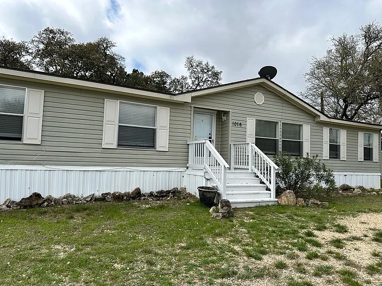 1016 Private Road 1518 — Photo 13
