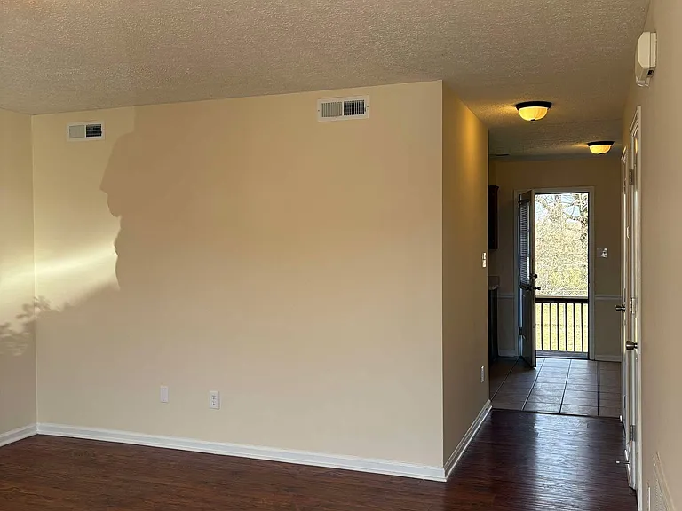 594 Lost Cir #A — Photo 3