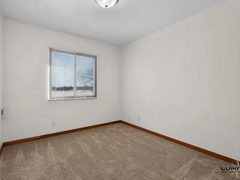 1025 W. MacArthur Avenue — Photo 28