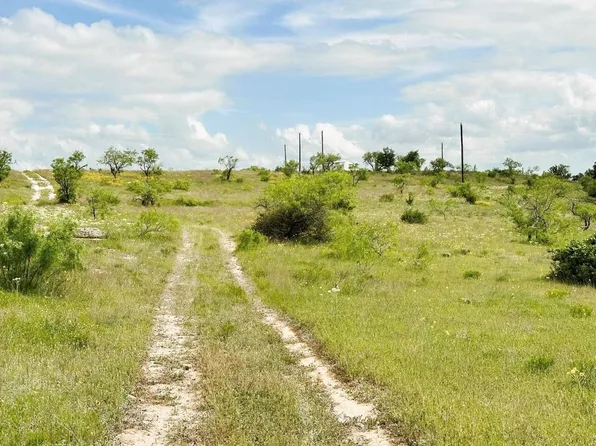 109 Comanche Hills Dr, Comanche, TX 76442