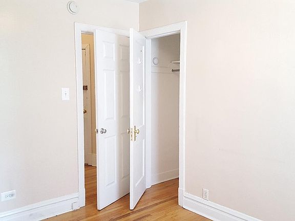 5th image of 438 S Lombard Ave APT 1