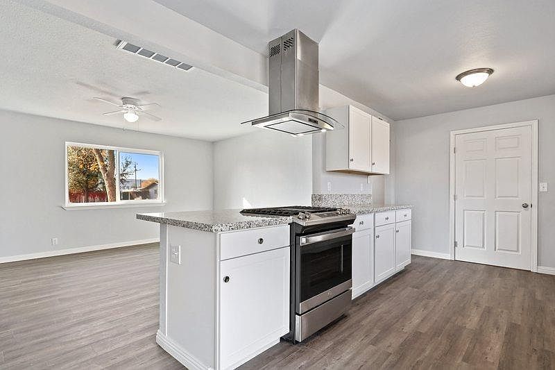 1st image of 5557 E Dakota Ave