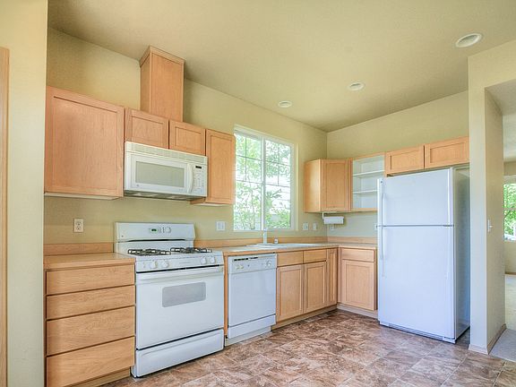 5th image of 18621 144th Ave NE