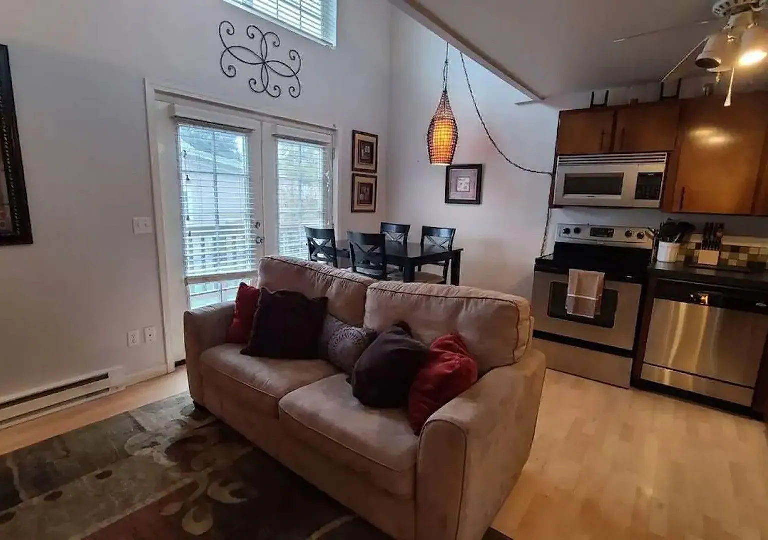 Centrally Located Townhouse Near to South Perry, Quick Drive to Gonzaga! — Photo 3