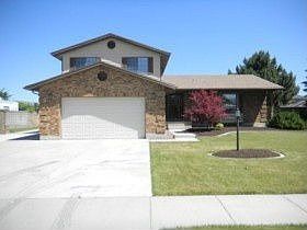 1st image of 938 W Brookcrest Cir