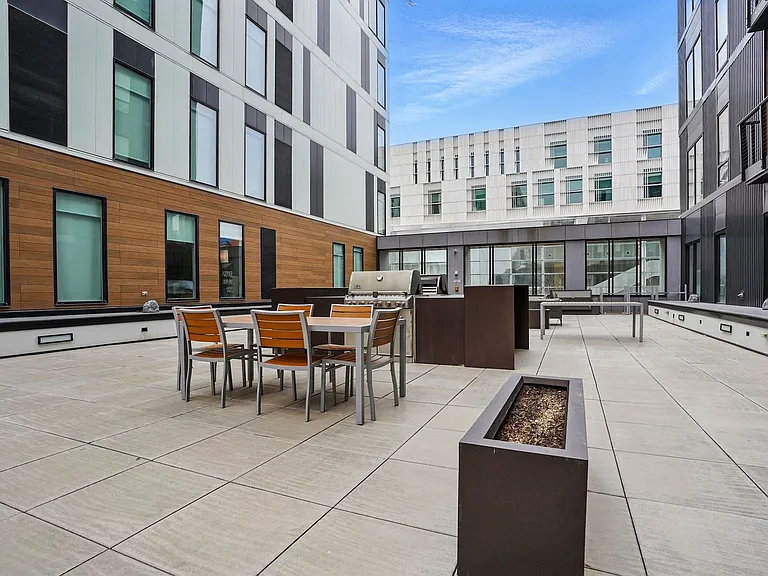 300 S Clinton St — Photo 10
