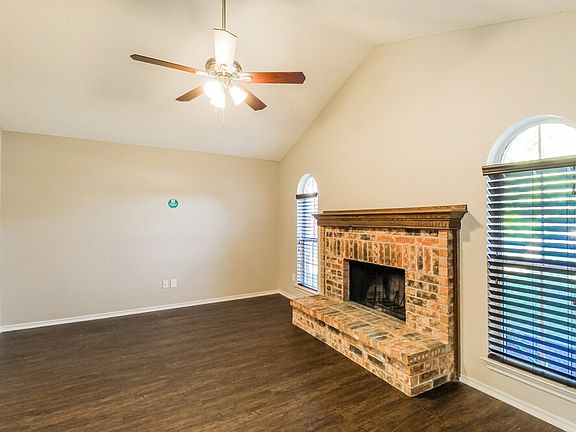 5th image of 4217 Glen Hollow Cir
