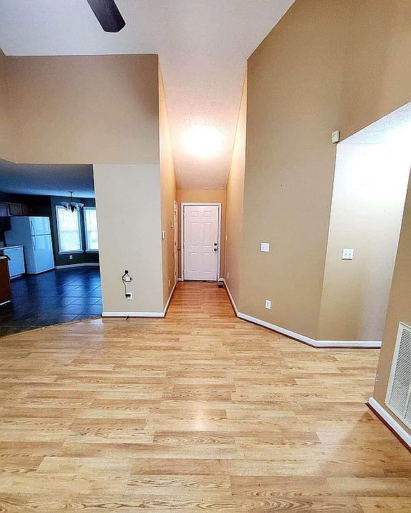 1st image of 1458 Bridle Ln