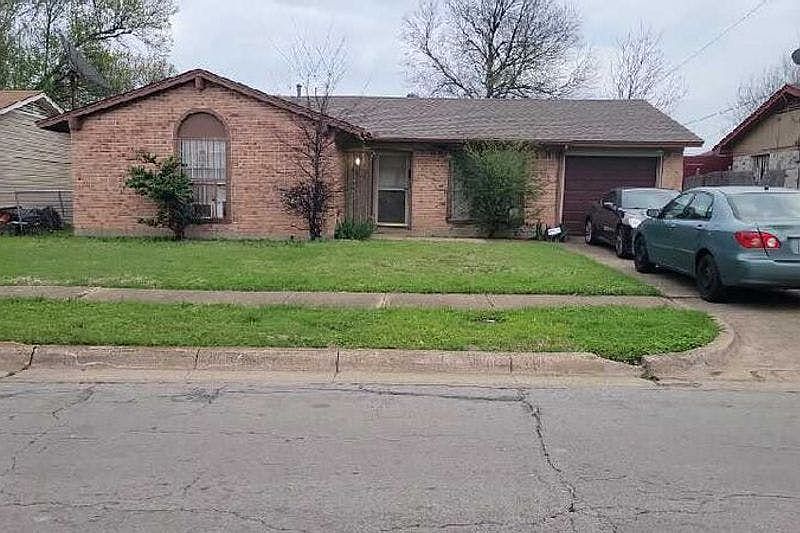 1st image of 3520 Silverhill Dr