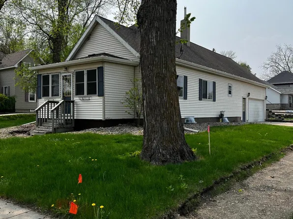 612 11th St, Dawson, MN 56232