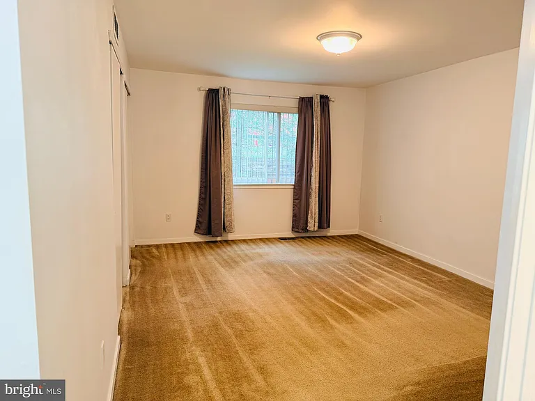835 Chanticleer — Photo 33