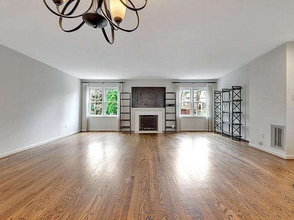 2nd image of 1053 N George Mason Dr