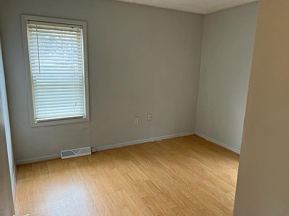3rd image of 5685 Katherine St