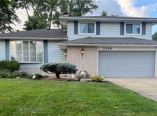 2116 Camelot Dr, Parma, OH 44134