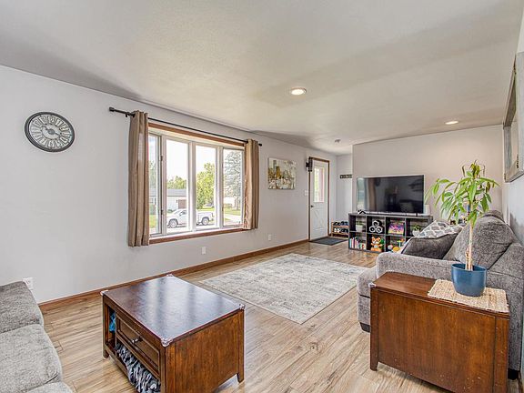 3rd image of 590 Ridge Avenue