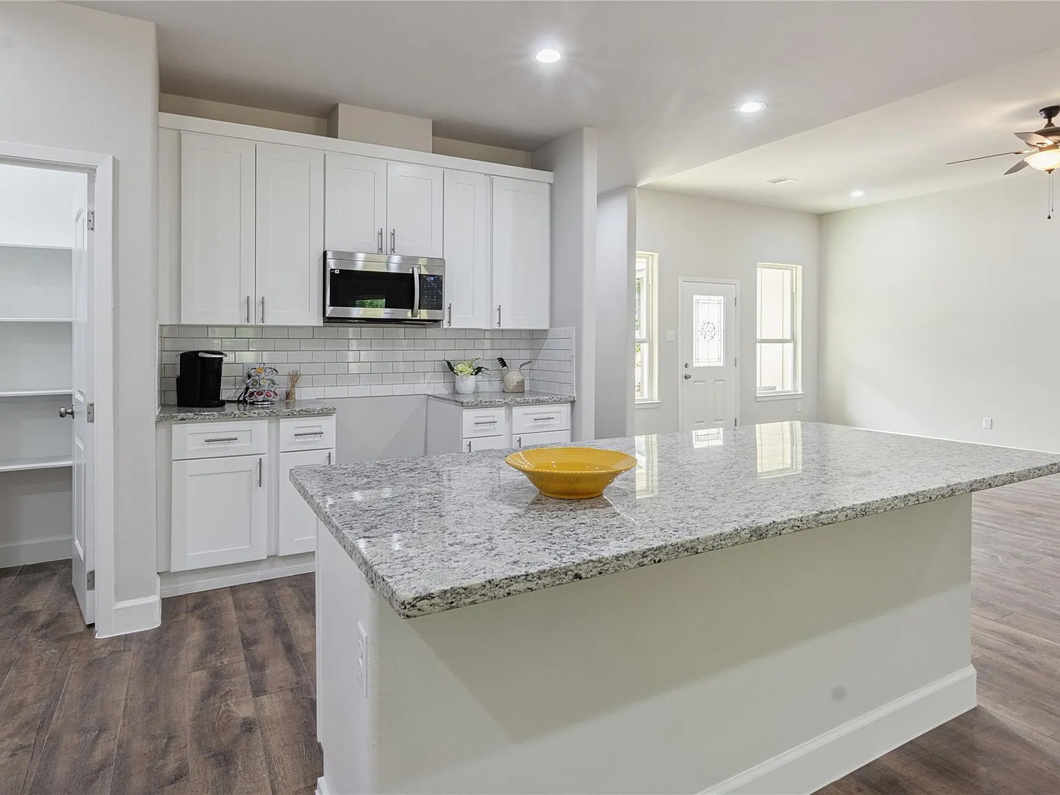 3 bed, 3.0 bath, 1969 sqft, $2,150 — Photo 4