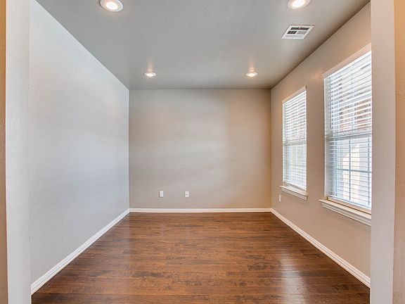 4th image of 3926 Plantation Dr