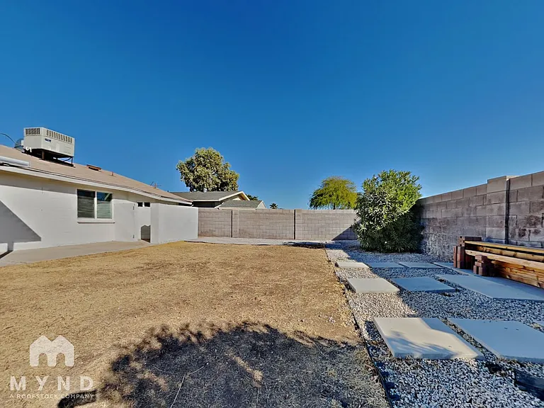 227 W Kerry Ln — Photo 17