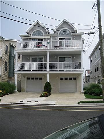 227 E Roberts (B) First Floor Condo