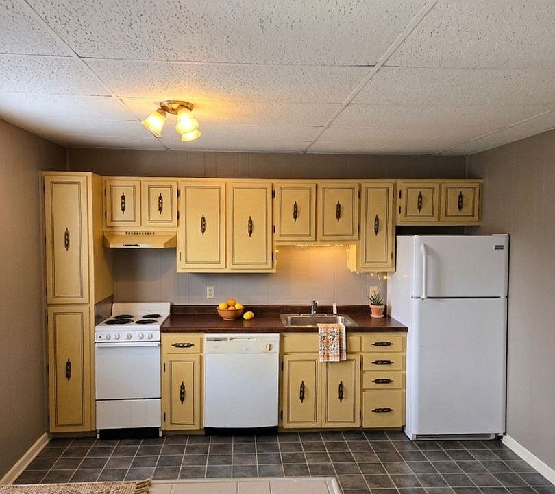1st image of 800 Crestview Dr #3