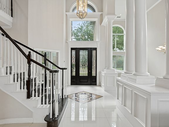 4th image of 904 Lahinch Cir