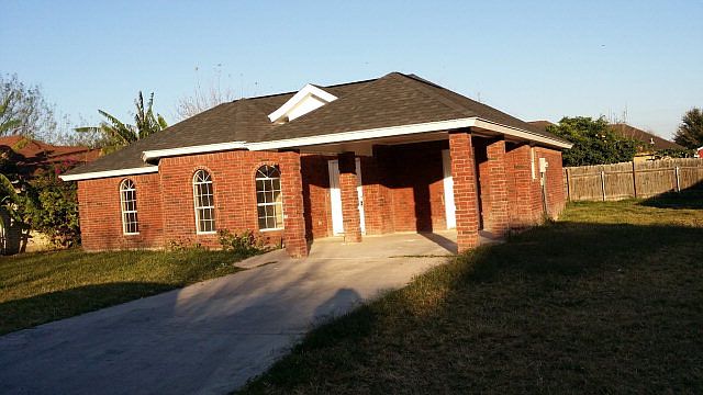 2nd image of 513 Claveles St