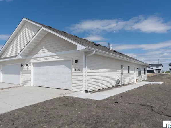 3122 Noble Dr, Mankato, MN 56001