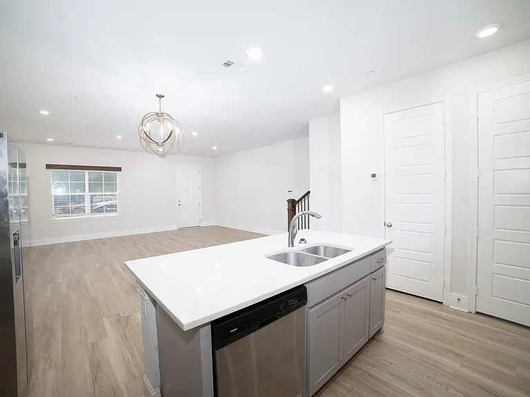 293 Ferndale St — Photo 9
