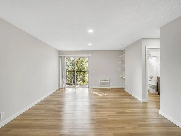 Oxnard Terrace — Photo 8