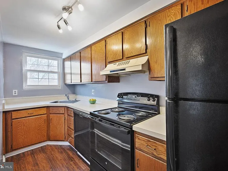 6243 Wilson Blvd #301 — Photo 8