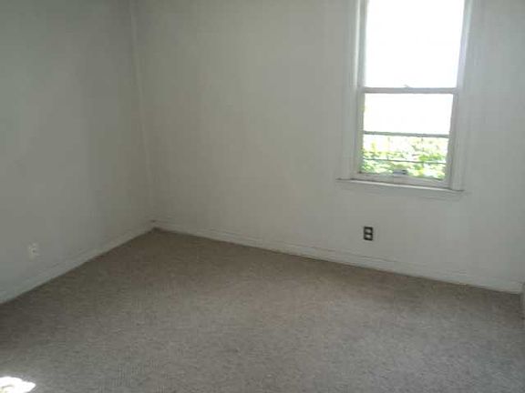4th image of 1375 Duxberry Ave
