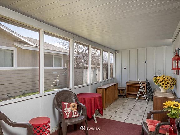 5th image of 1208 E Elm St