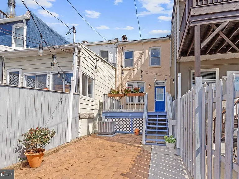 312 S Clinton St — Photo 16