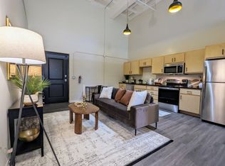 114 W Franklin St #126, Strasburg, PA 17579