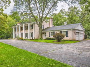 680 Rockefeller Rd, Lake Forest, IL 60045