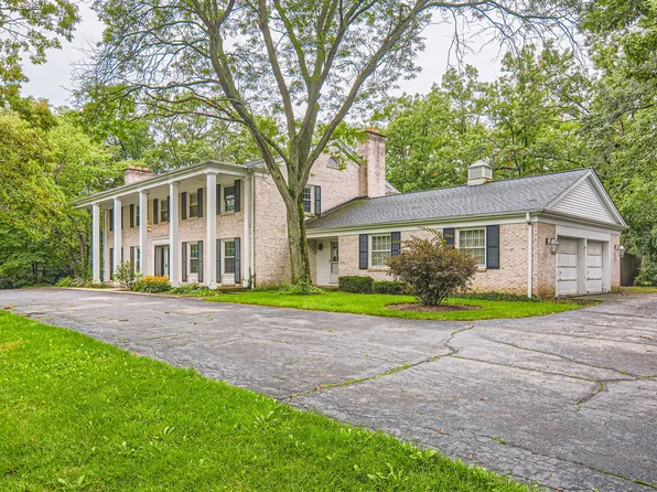 680 Rockefeller Rd, Lake Forest, IL 60045