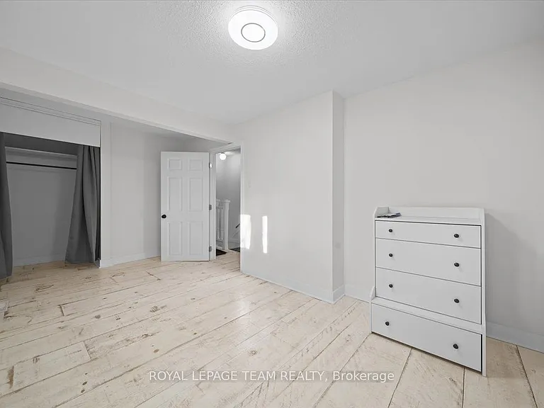 135 Upper Lorne Pl #2 — Photo 4