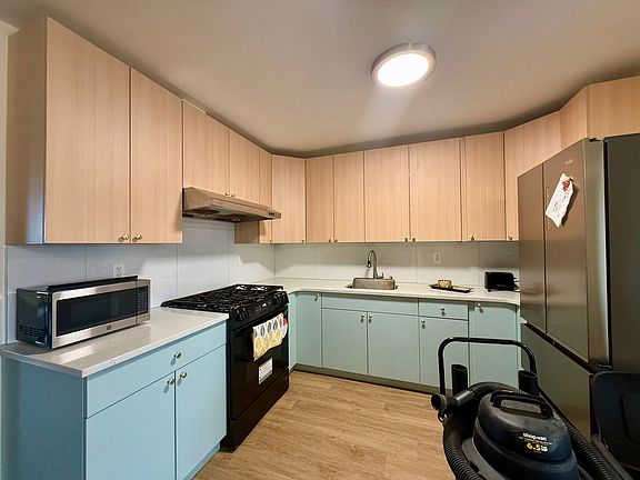 4th image of 58 Avenue S Floor 3