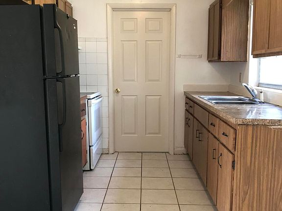 5th image of 3218 Redwood Ln